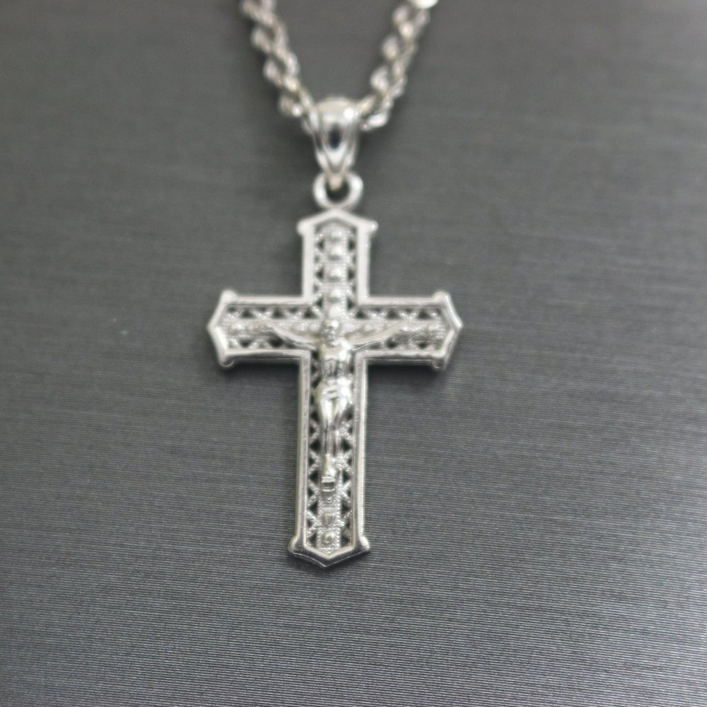 14kt White Gold Jesus Cross with 14kt White Gold Hollow Rope Chain